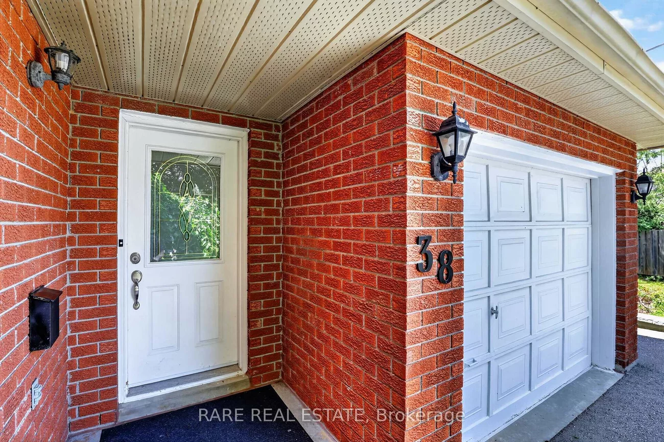 38, Lay, Wellington, Barrie