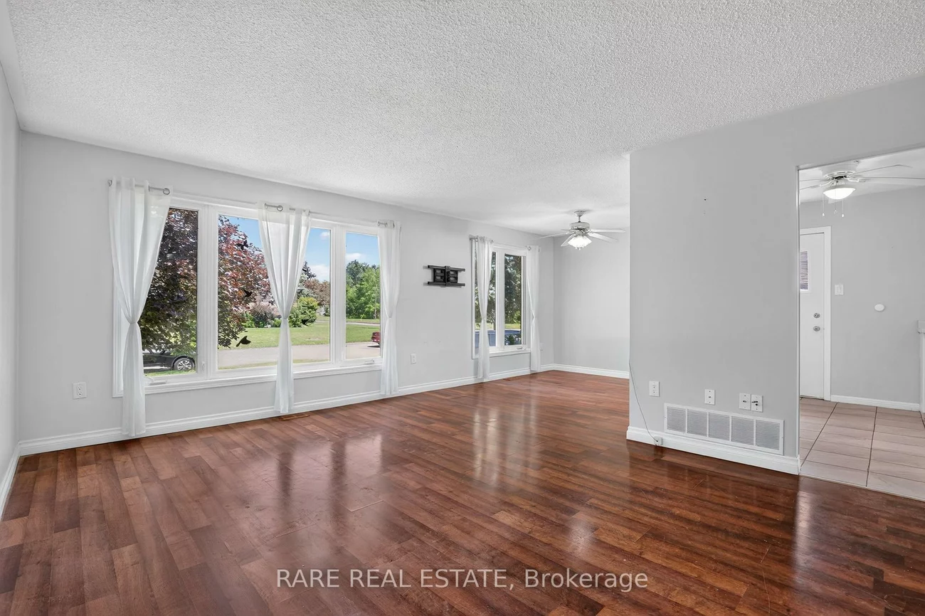 38, Lay, Wellington, Barrie
