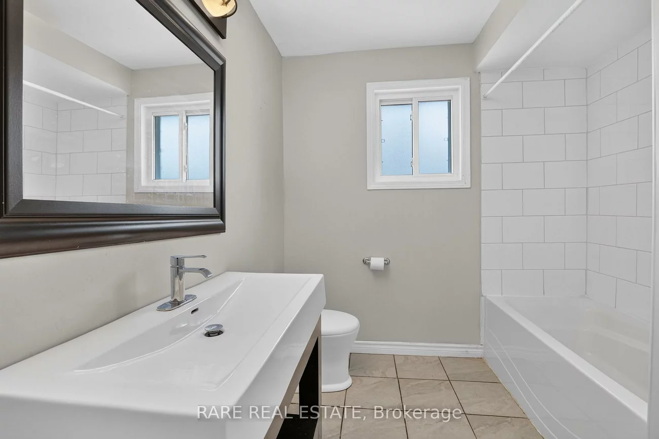 38, Lay, Wellington, Barrie