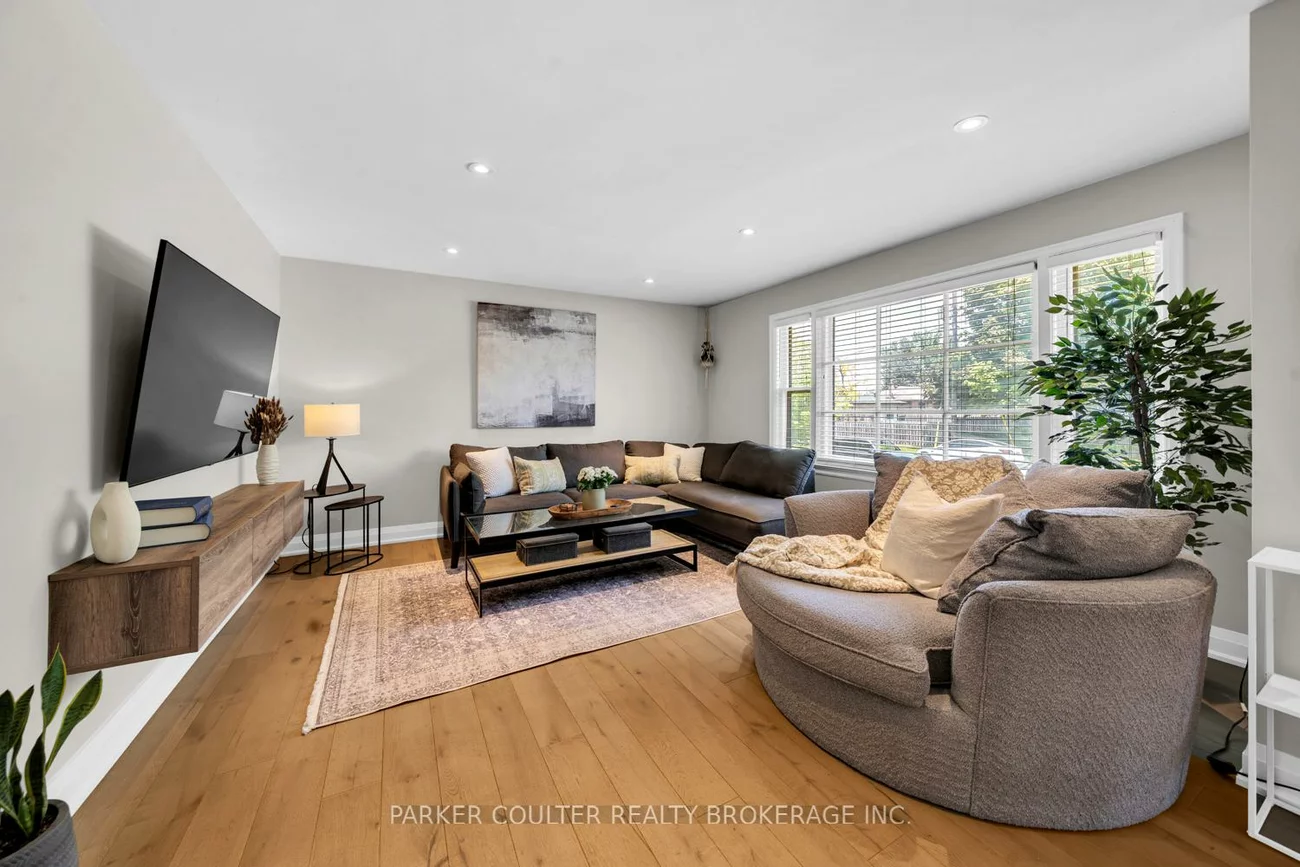 7, Oakley Park, Wellington, Barrie