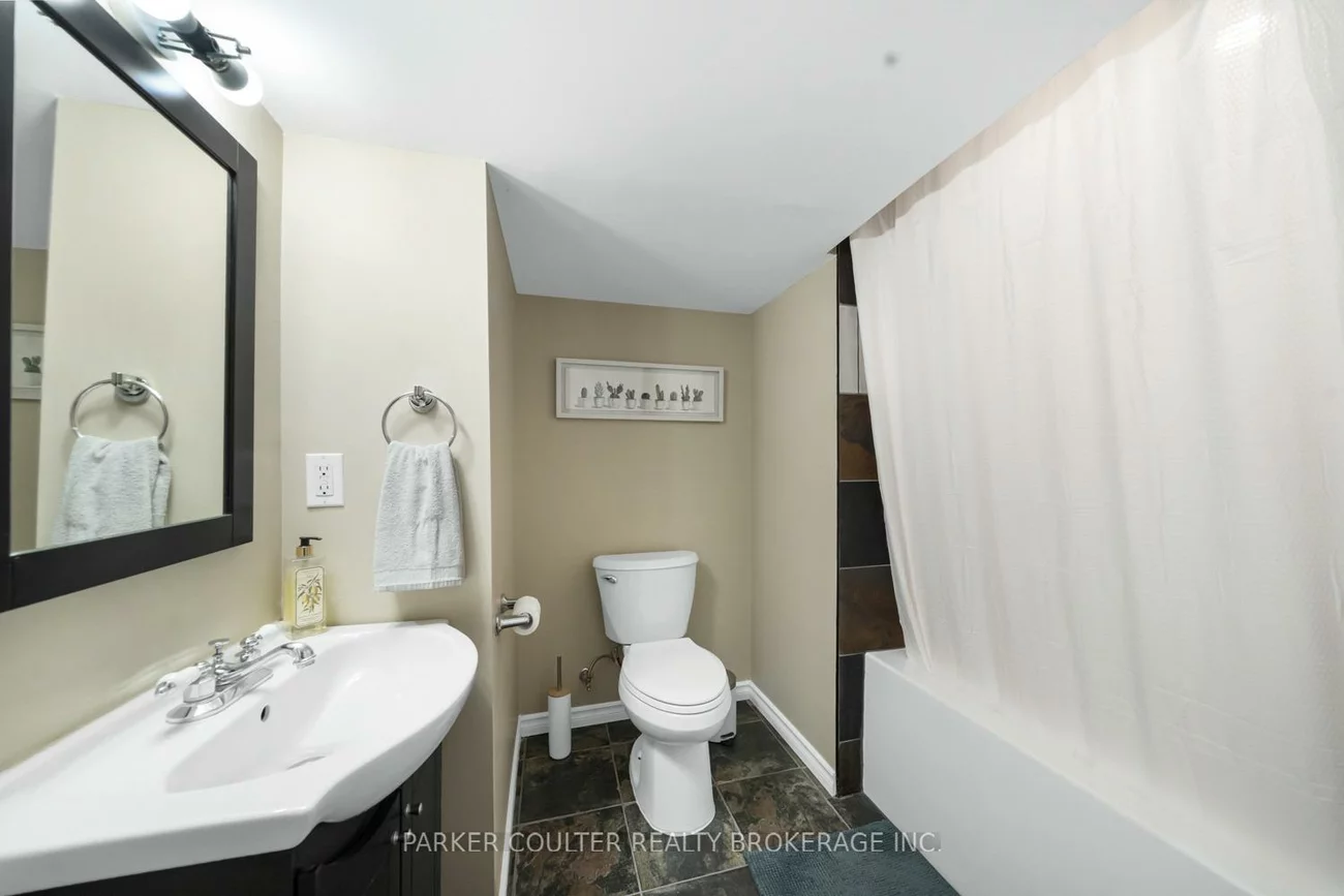 7, Oakley Park, Wellington, Barrie