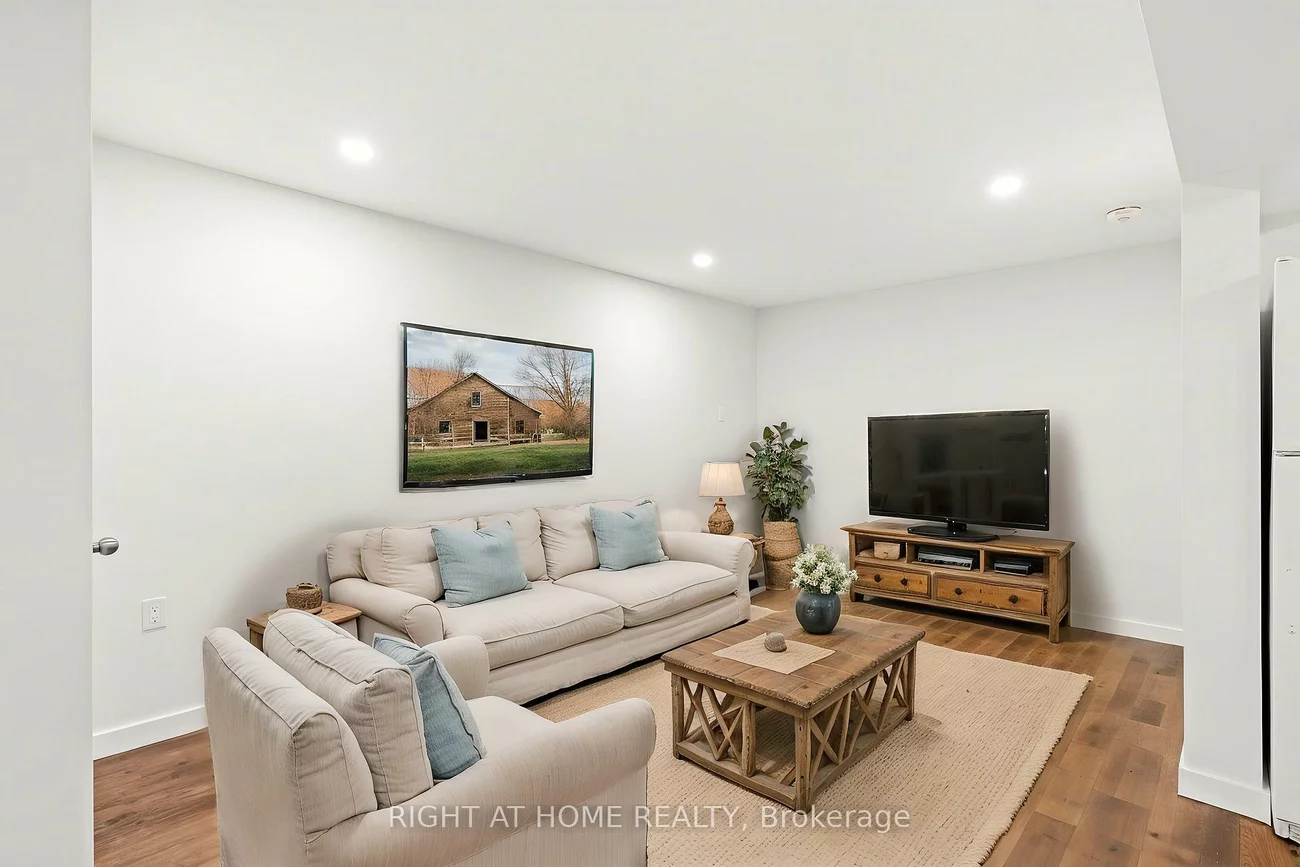 44, Ferguson, Northwest, Barrie