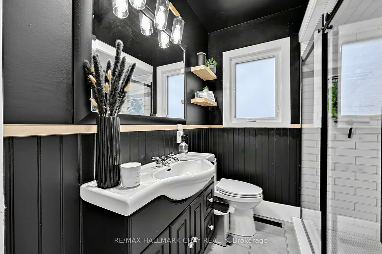32, Caroline, Allandale Centre, Barrie