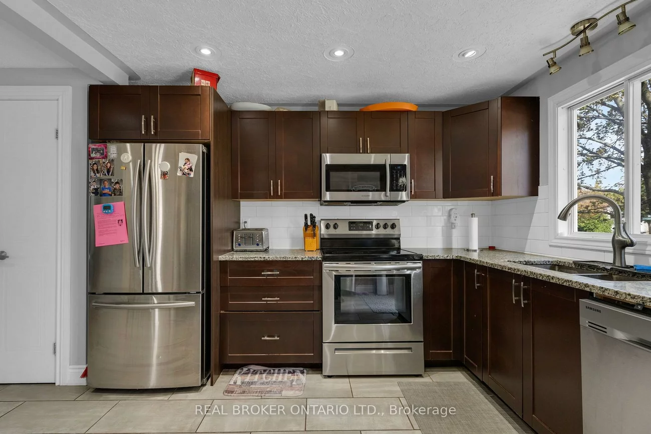 37, Hickling, Grove East, Barrie