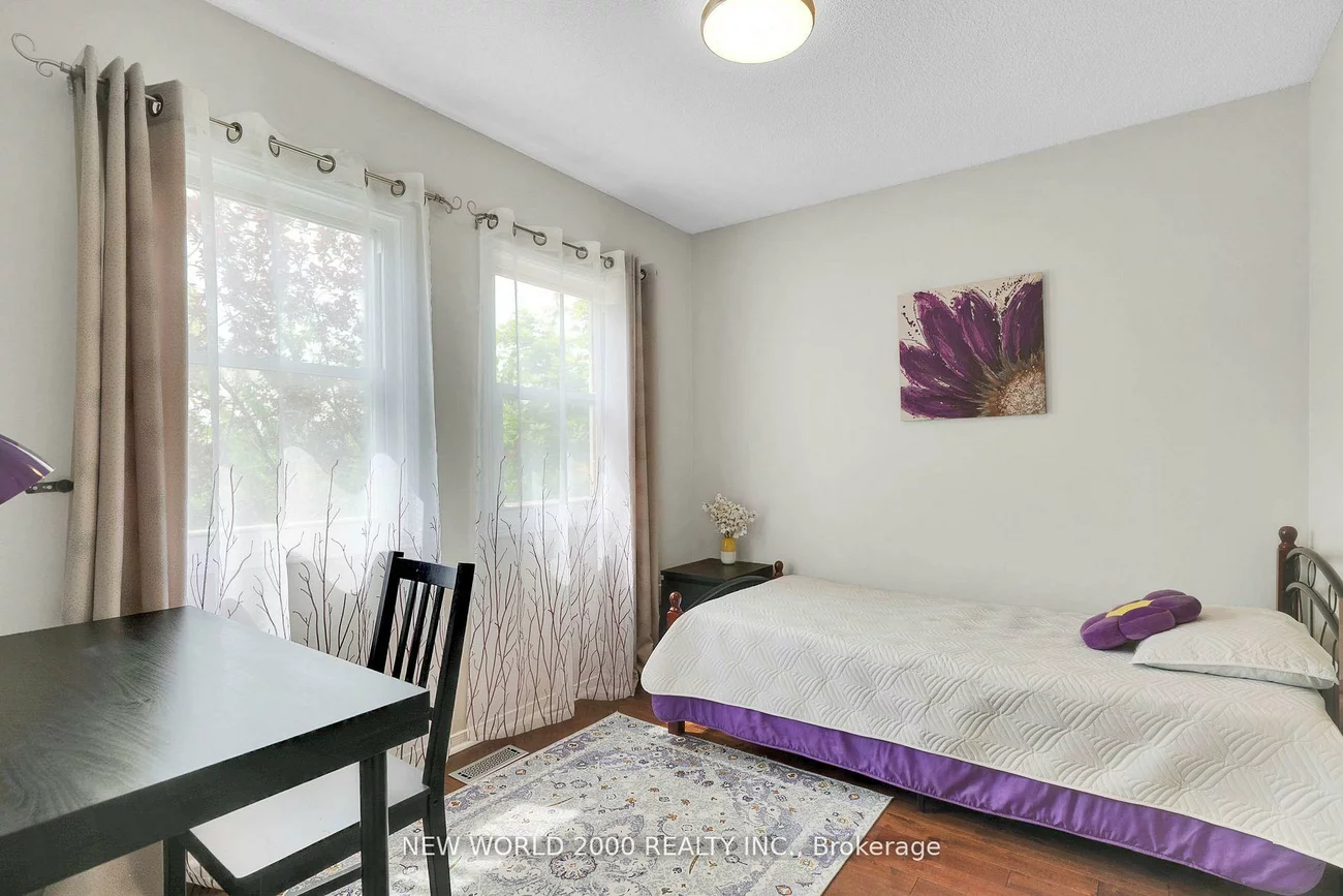50, Livingstone, West Bayfield, Barrie