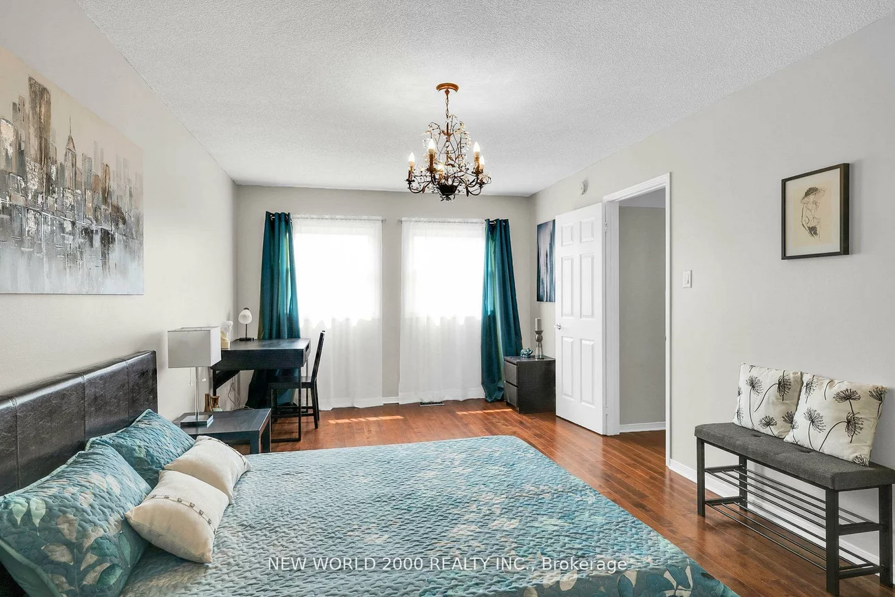 50, Livingstone, West Bayfield, Barrie