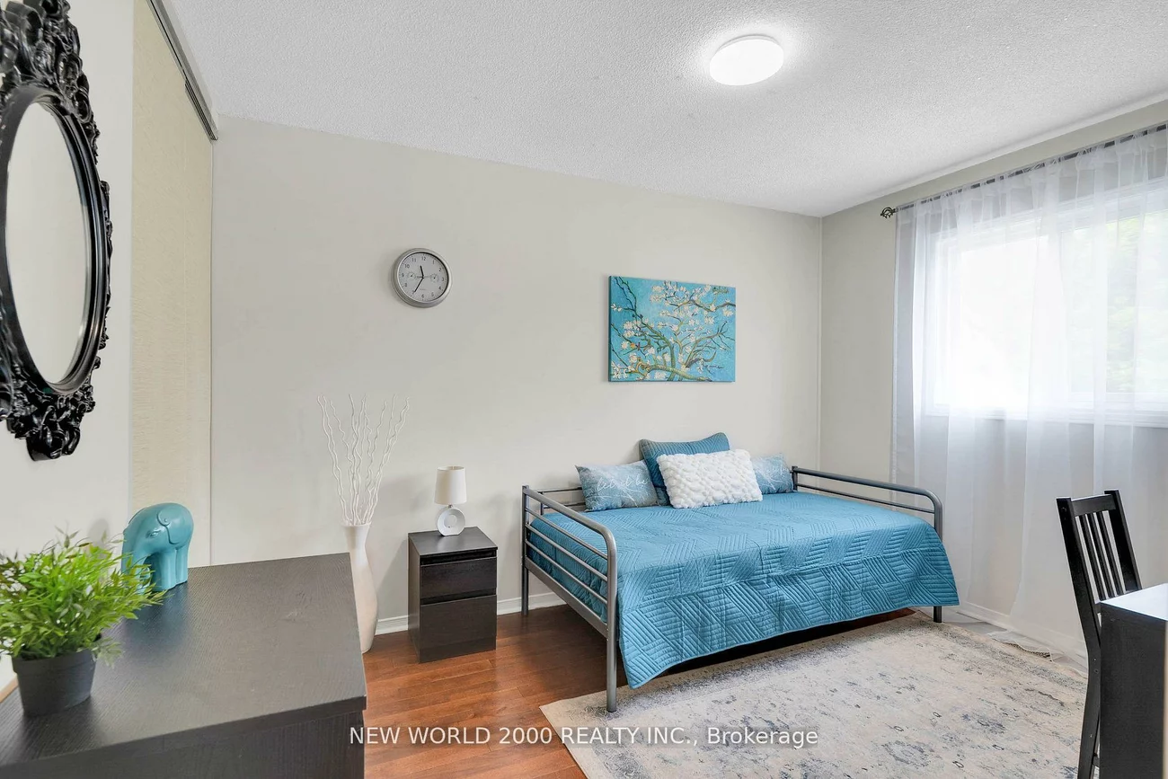 50, Livingstone, West Bayfield, Barrie