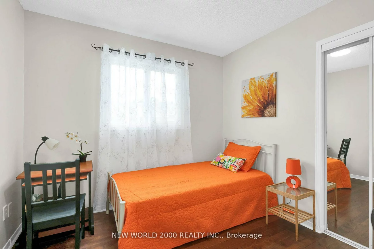 50, Livingstone, West Bayfield, Barrie