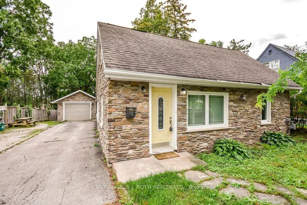 45, Grove, Queen's Park, Barrie
