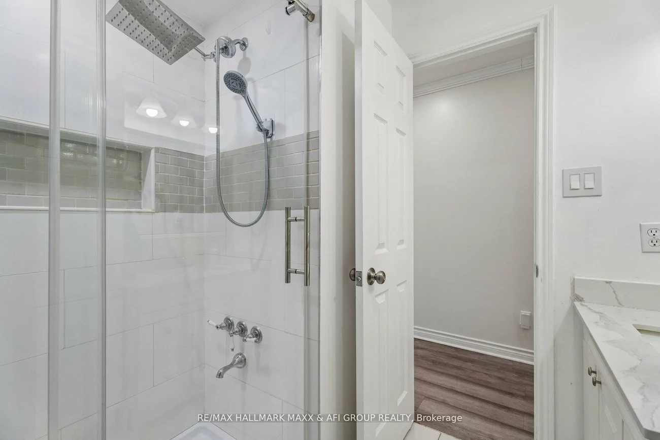 11, Charlotte, Letitia Heights, Barrie
