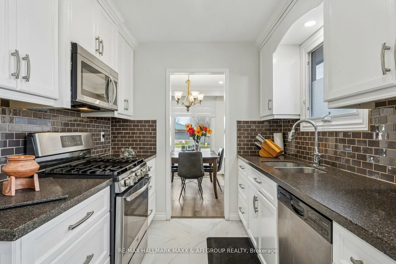 11, Charlotte, Letitia Heights, Barrie