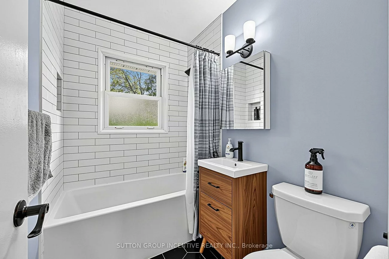 163, Grove, Wellington, Barrie