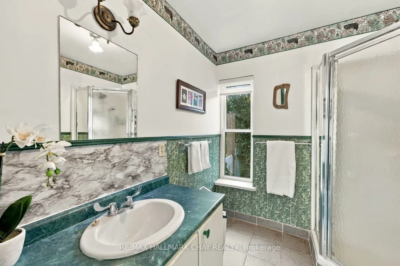 251, Duckworth, Codrington, Barrie