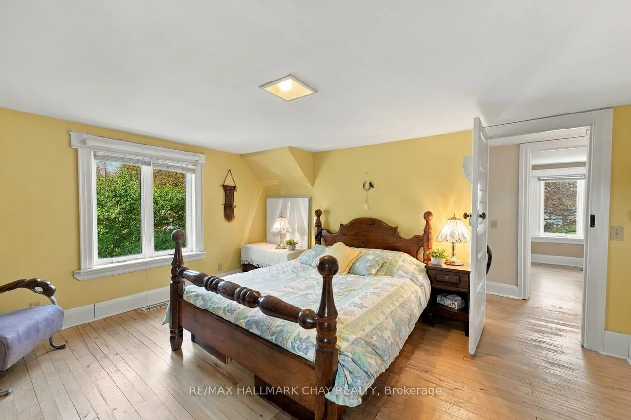 251, Duckworth, Codrington, Barrie