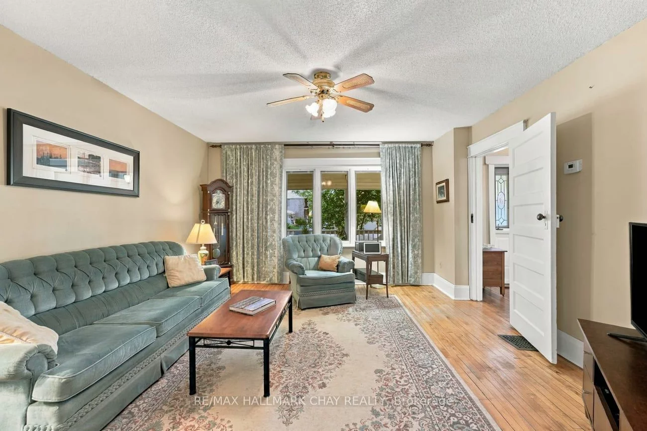 251, Duckworth, Codrington, Barrie