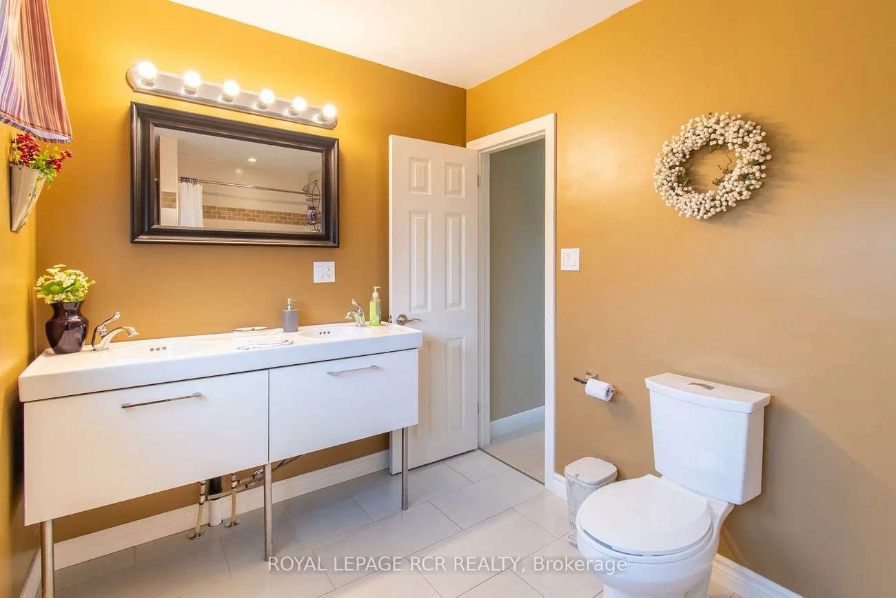 18, Oak, Wellington, Barrie