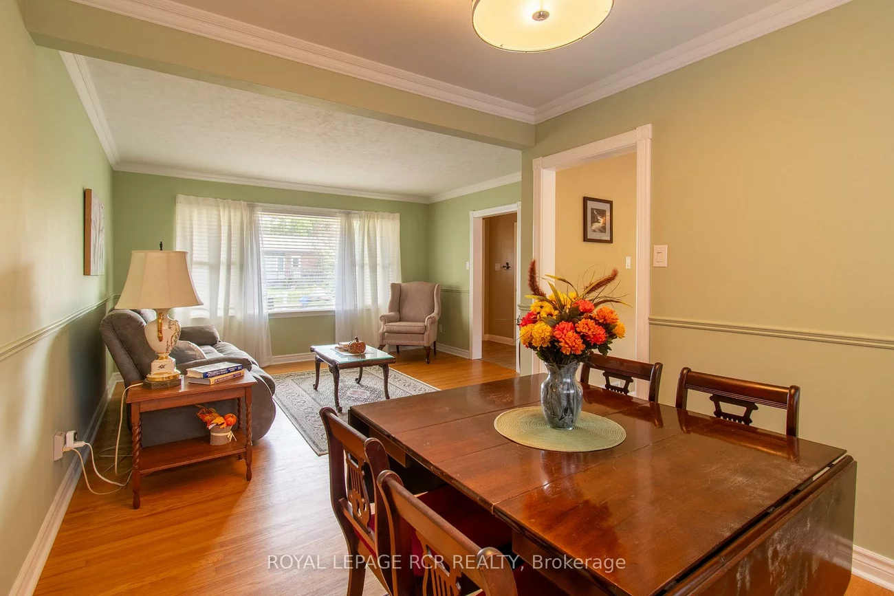 18, Oak, Wellington, Barrie