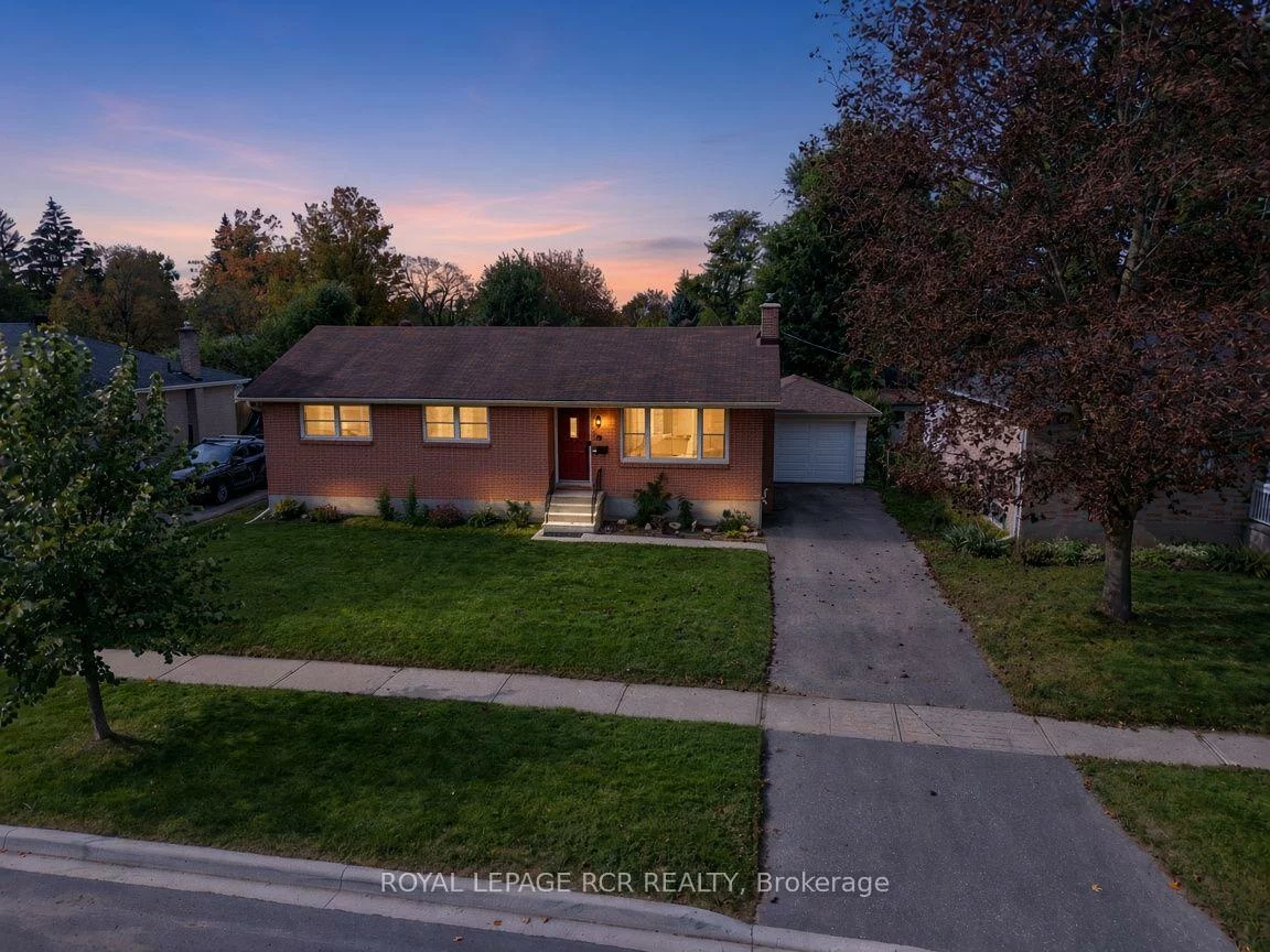 18, Oak, Wellington, Barrie