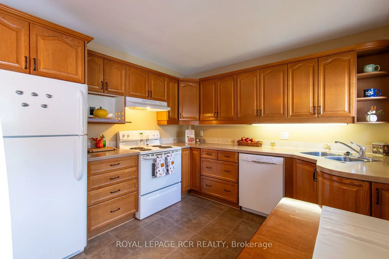 18, Oak, Wellington, Barrie
