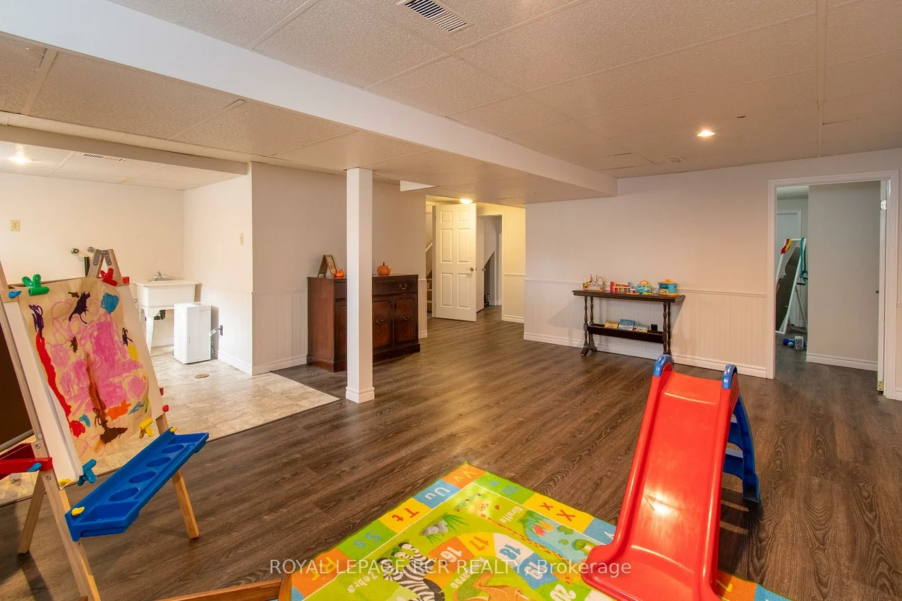 18, Oak, Wellington, Barrie