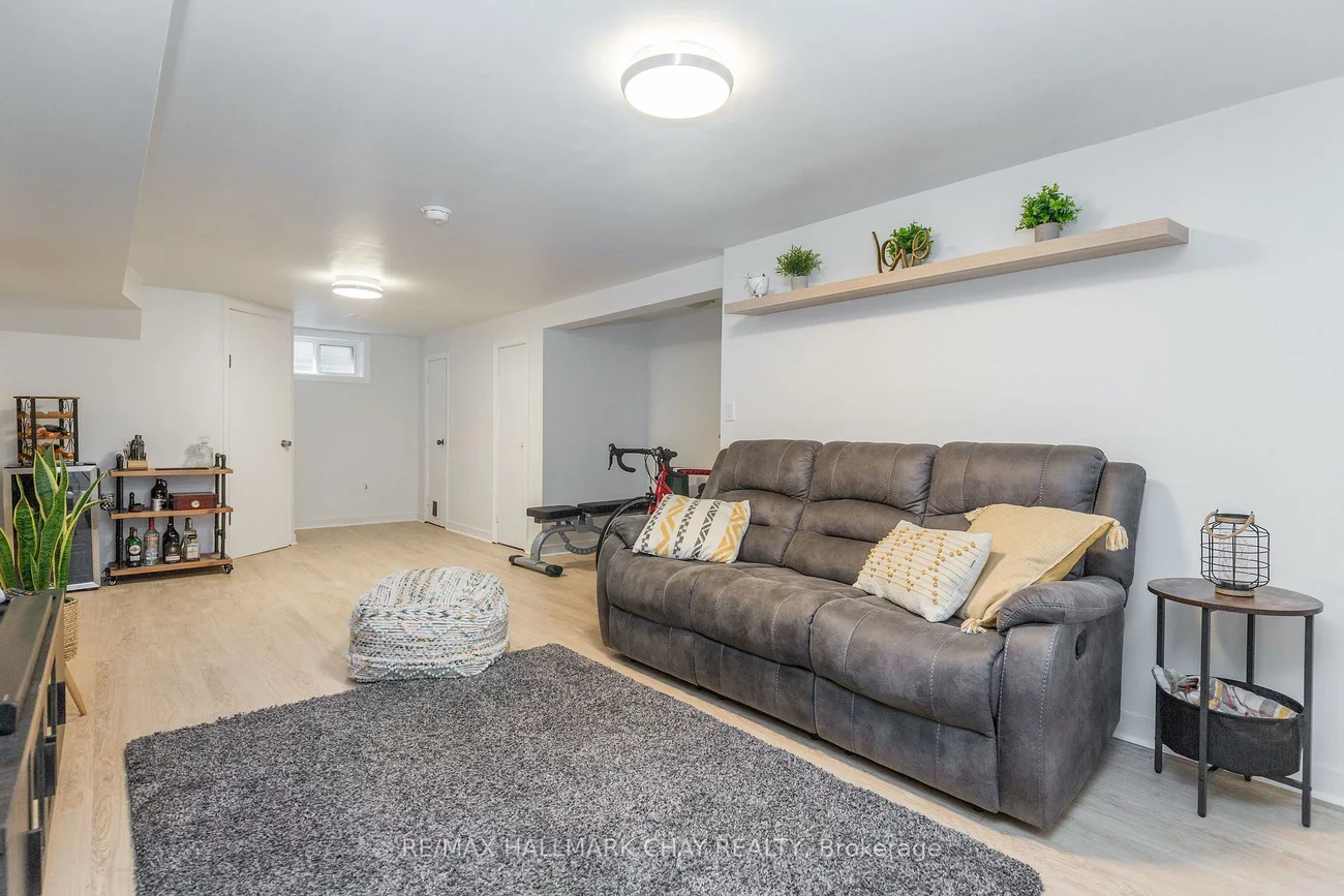 177, Duckworth, Codrington, Barrie