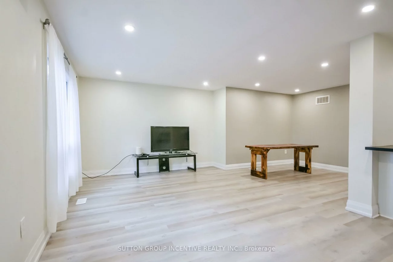 33B, Cundles, Cundles East, Barrie