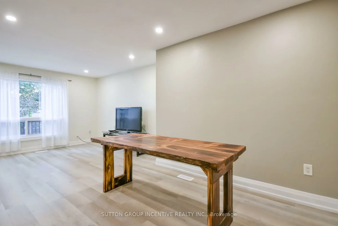 33B, Cundles, Cundles East, Barrie