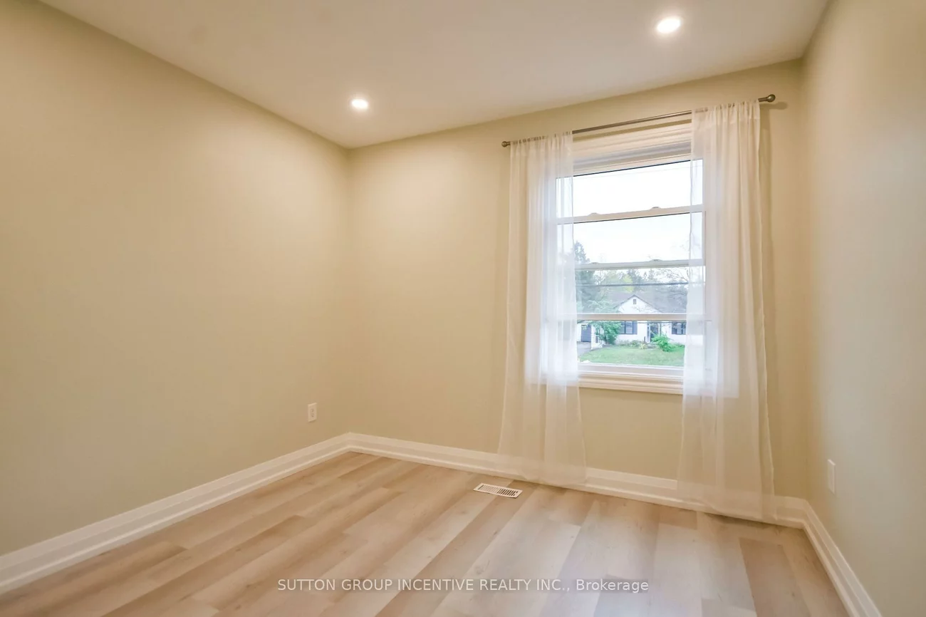33B, Cundles, Cundles East, Barrie