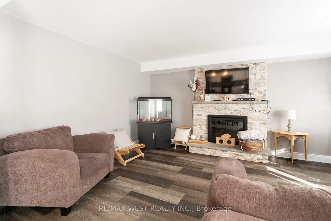 19, Moore, Letitia Heights, Barrie