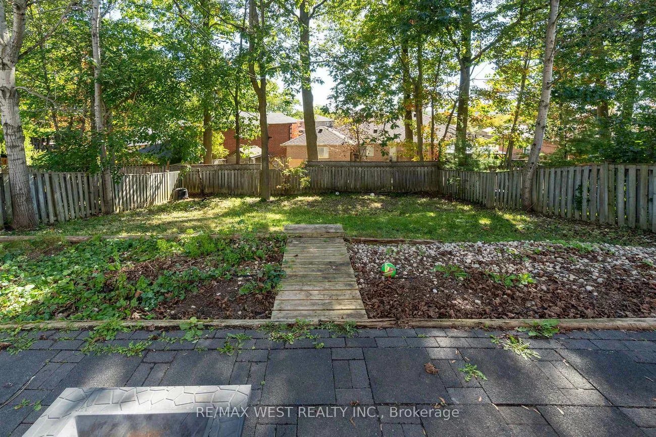 19, Moore, Letitia Heights, Barrie