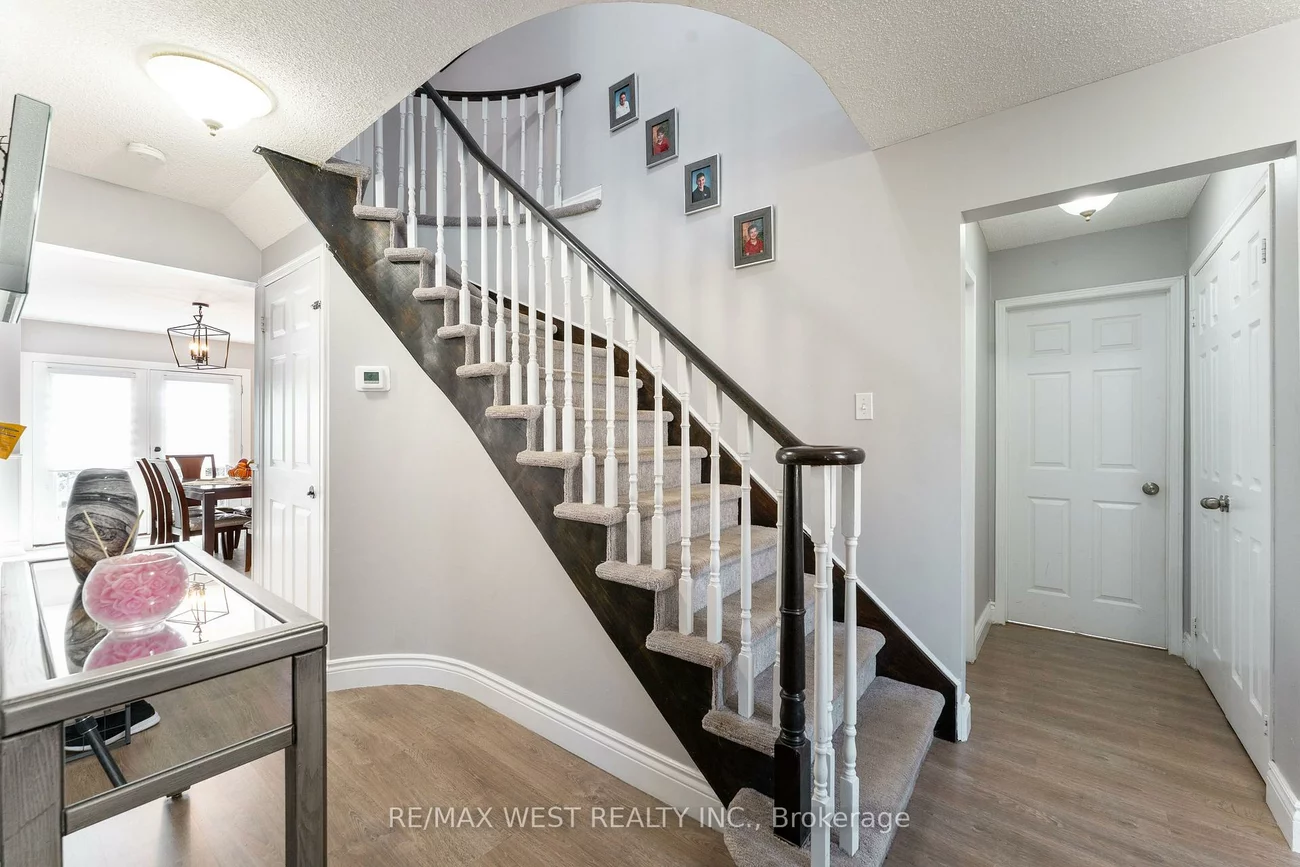 19, Moore, Letitia Heights, Barrie