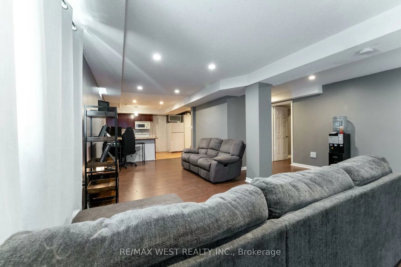 19, Moore, Letitia Heights, Barrie