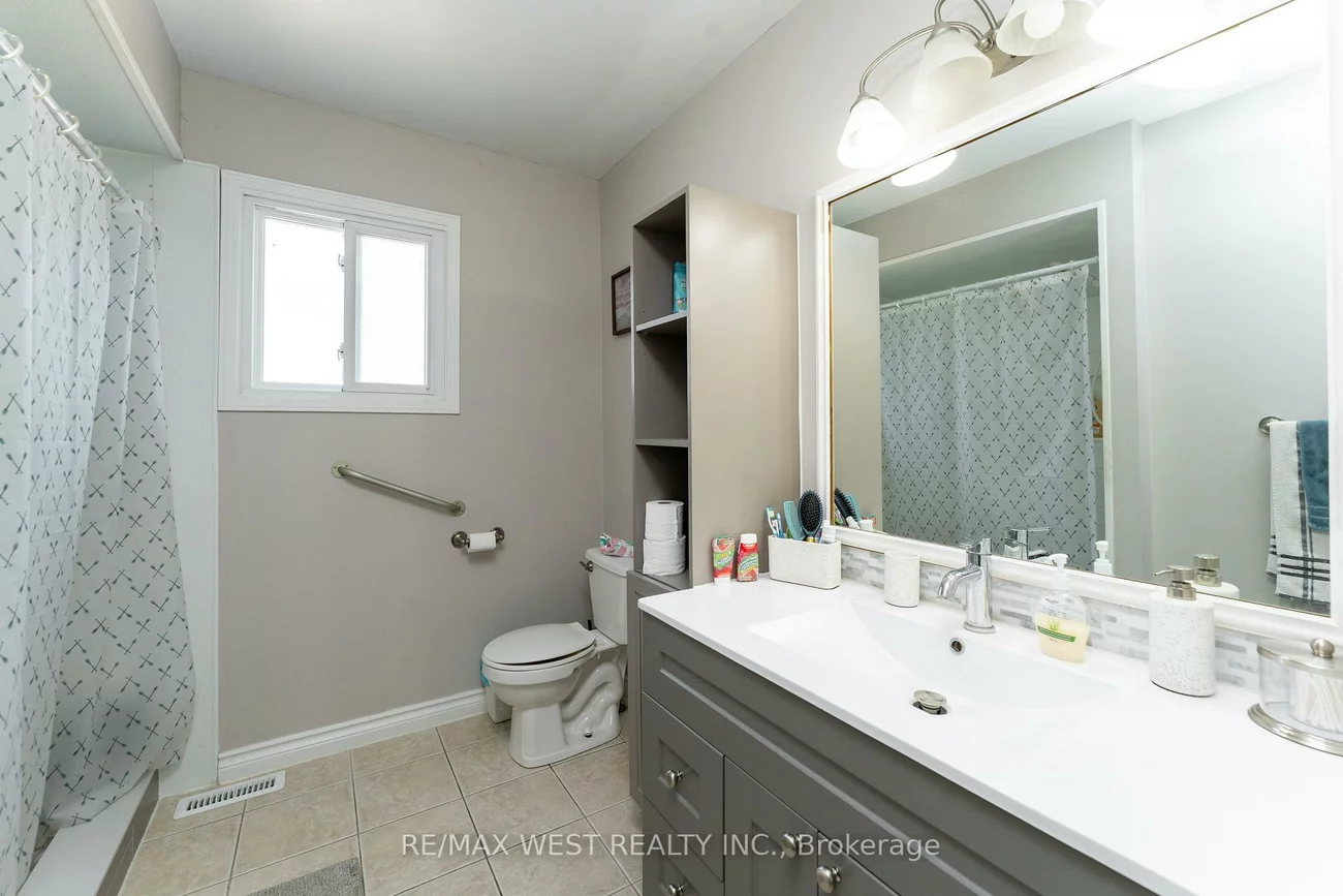 19, Moore, Letitia Heights, Barrie