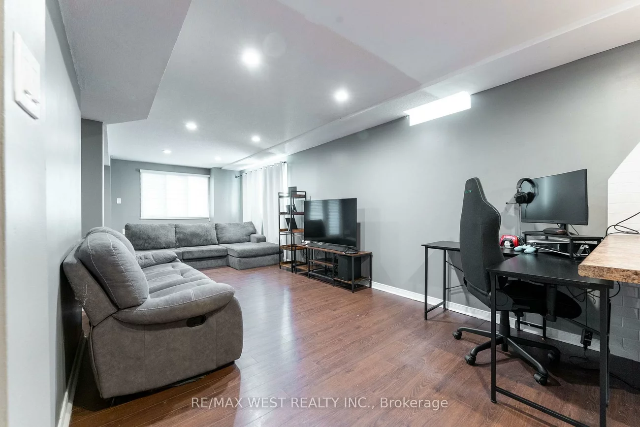 19, Moore, Letitia Heights, Barrie