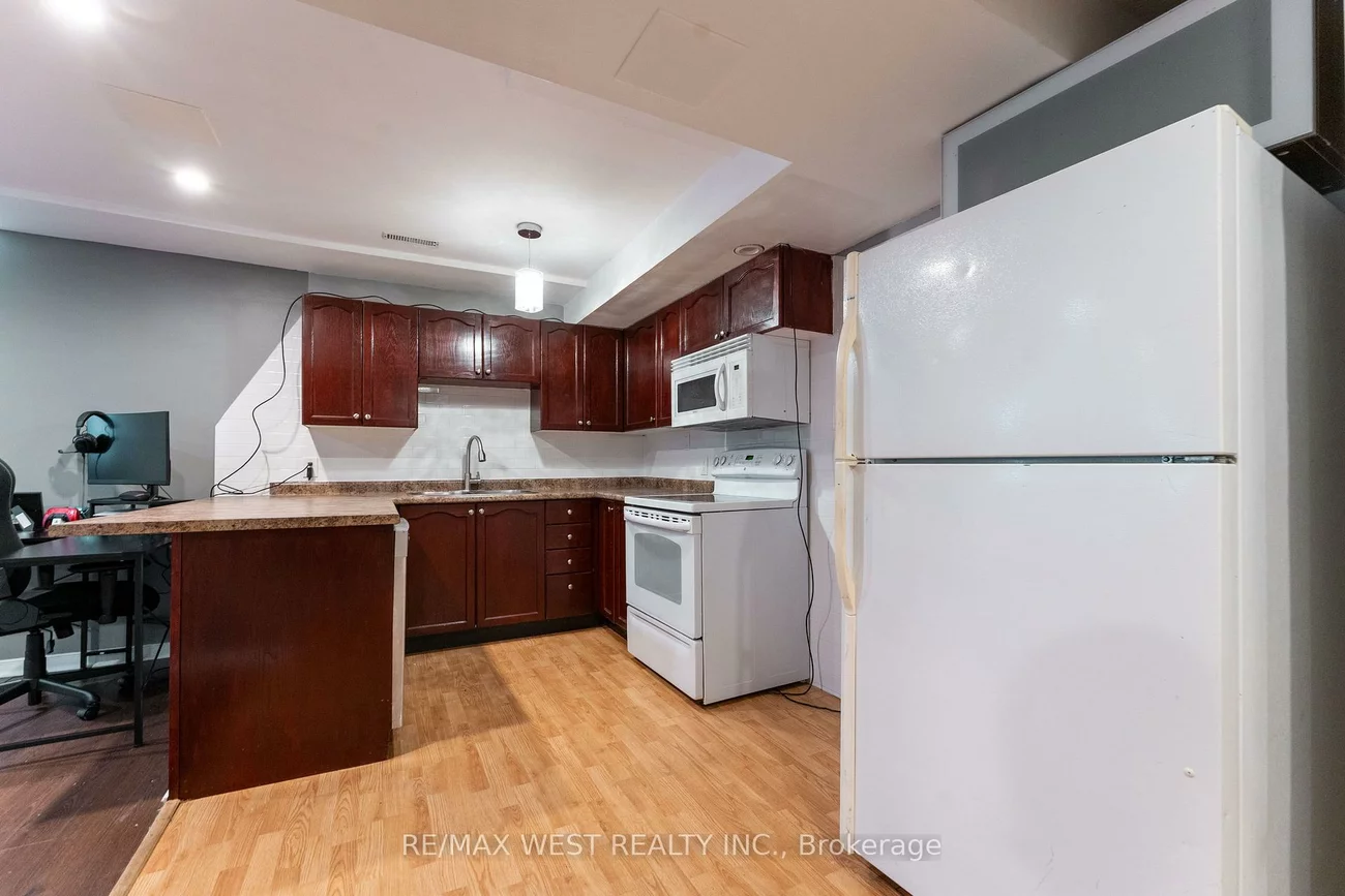 19, Moore, Letitia Heights, Barrie