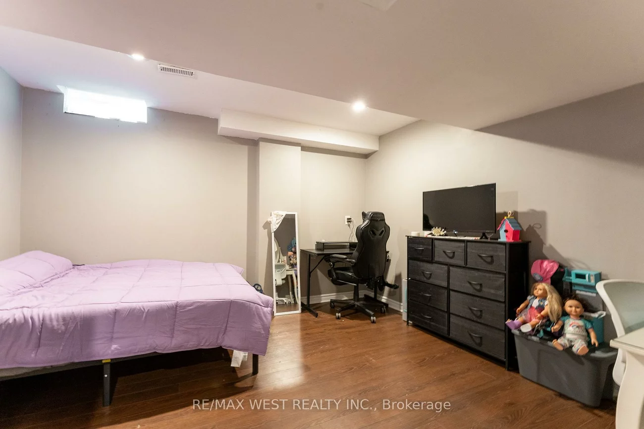 19, Moore, Letitia Heights, Barrie