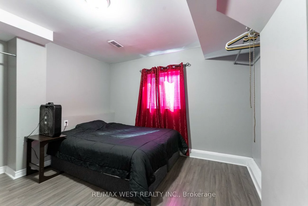 19, Moore, Letitia Heights, Barrie