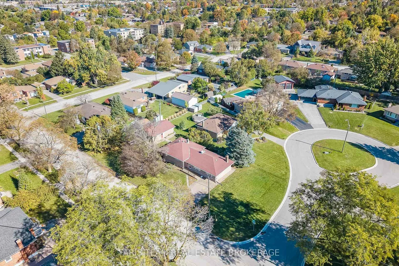 82, Oakley Park, Wellington, Barrie