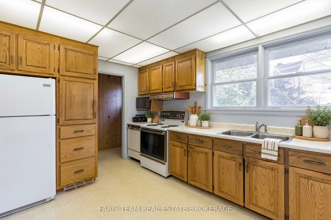 82, Oakley Park, Wellington, Barrie