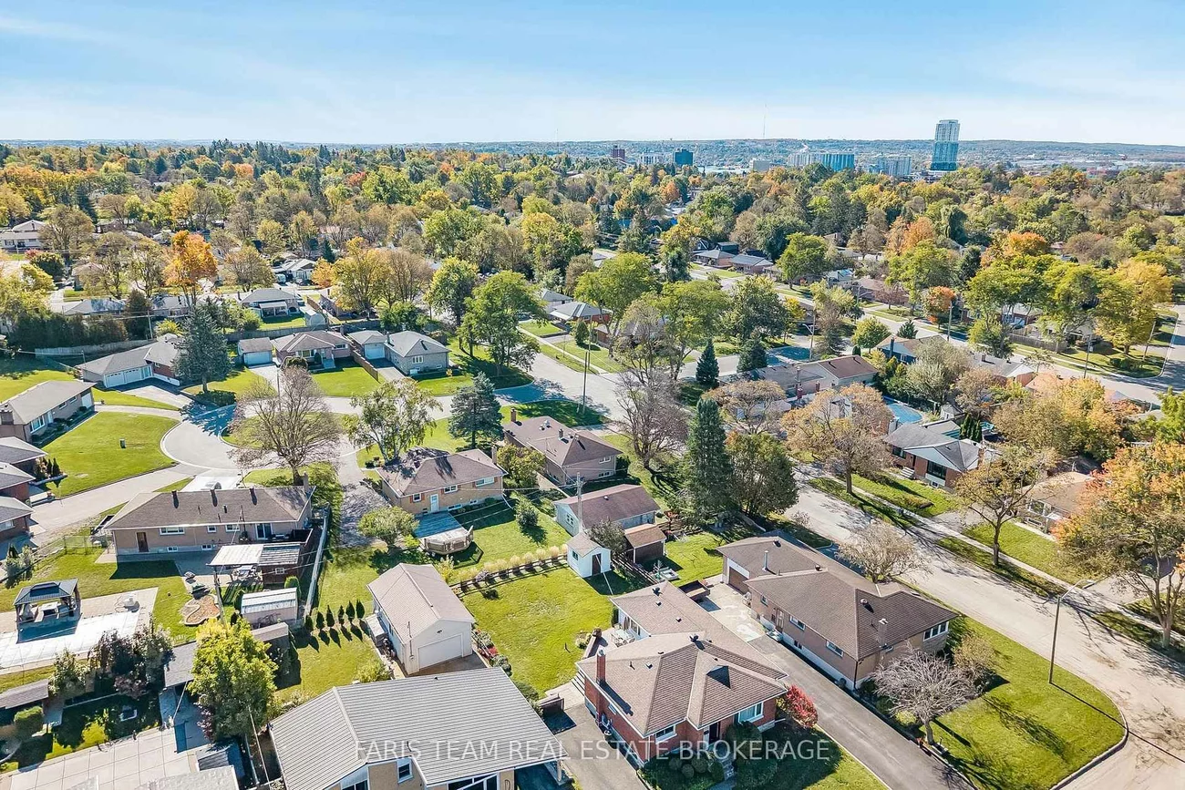 82, Oakley Park, Wellington, Barrie