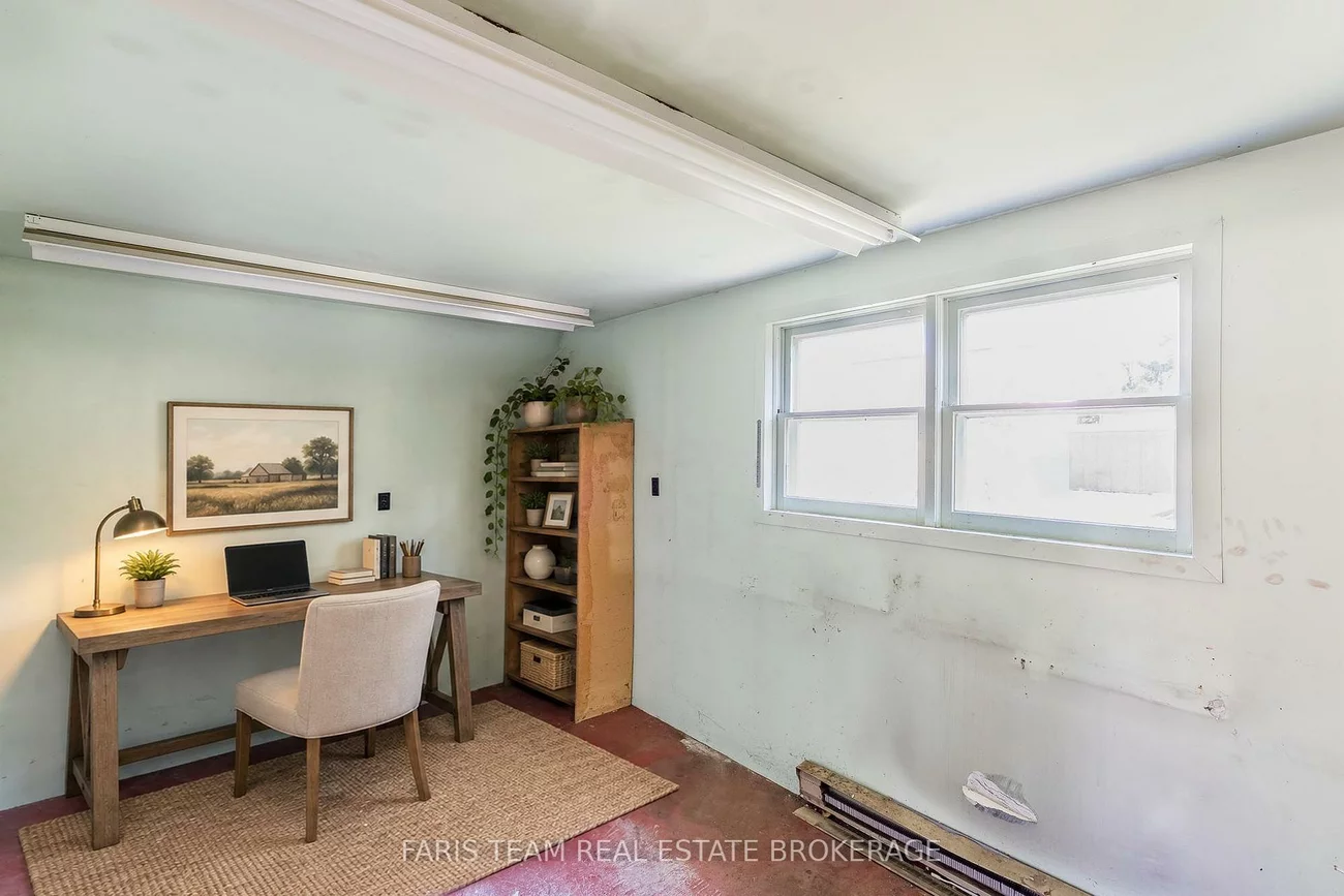 82, Oakley Park, Wellington, Barrie