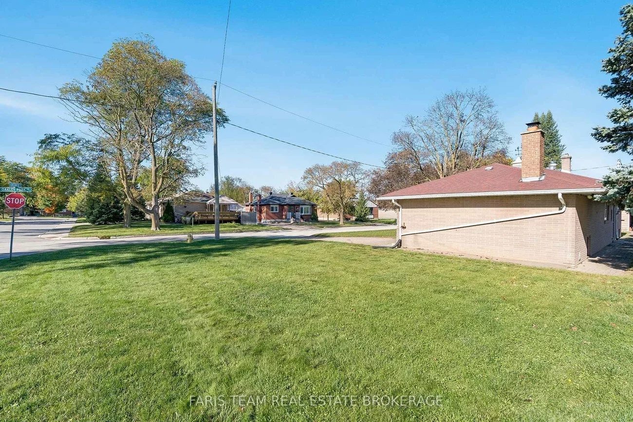 82, Oakley Park, Wellington, Barrie