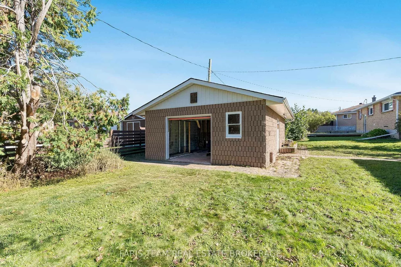 82, Oakley Park, Wellington, Barrie