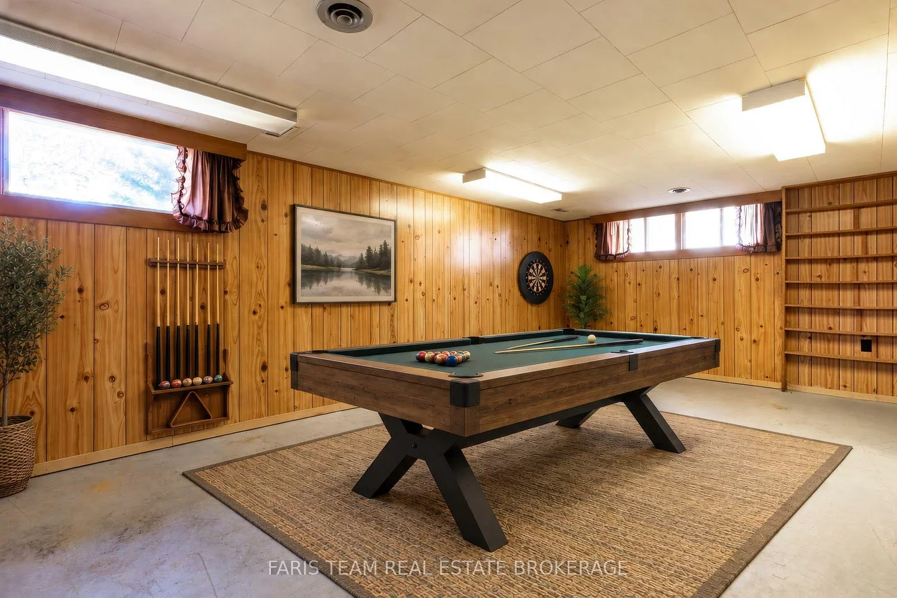 82, Oakley Park, Wellington, Barrie