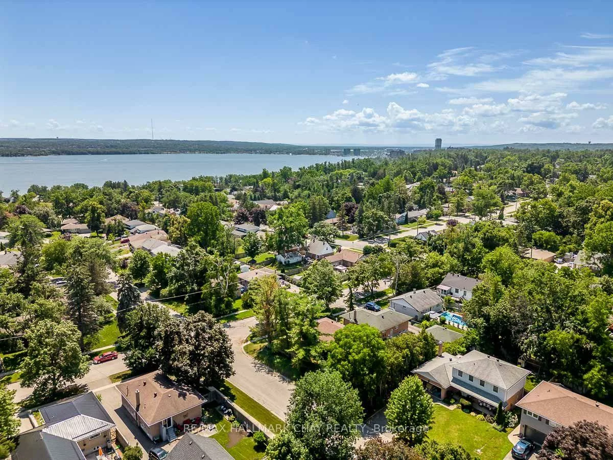 23, Downsview, Codrington, Barrie