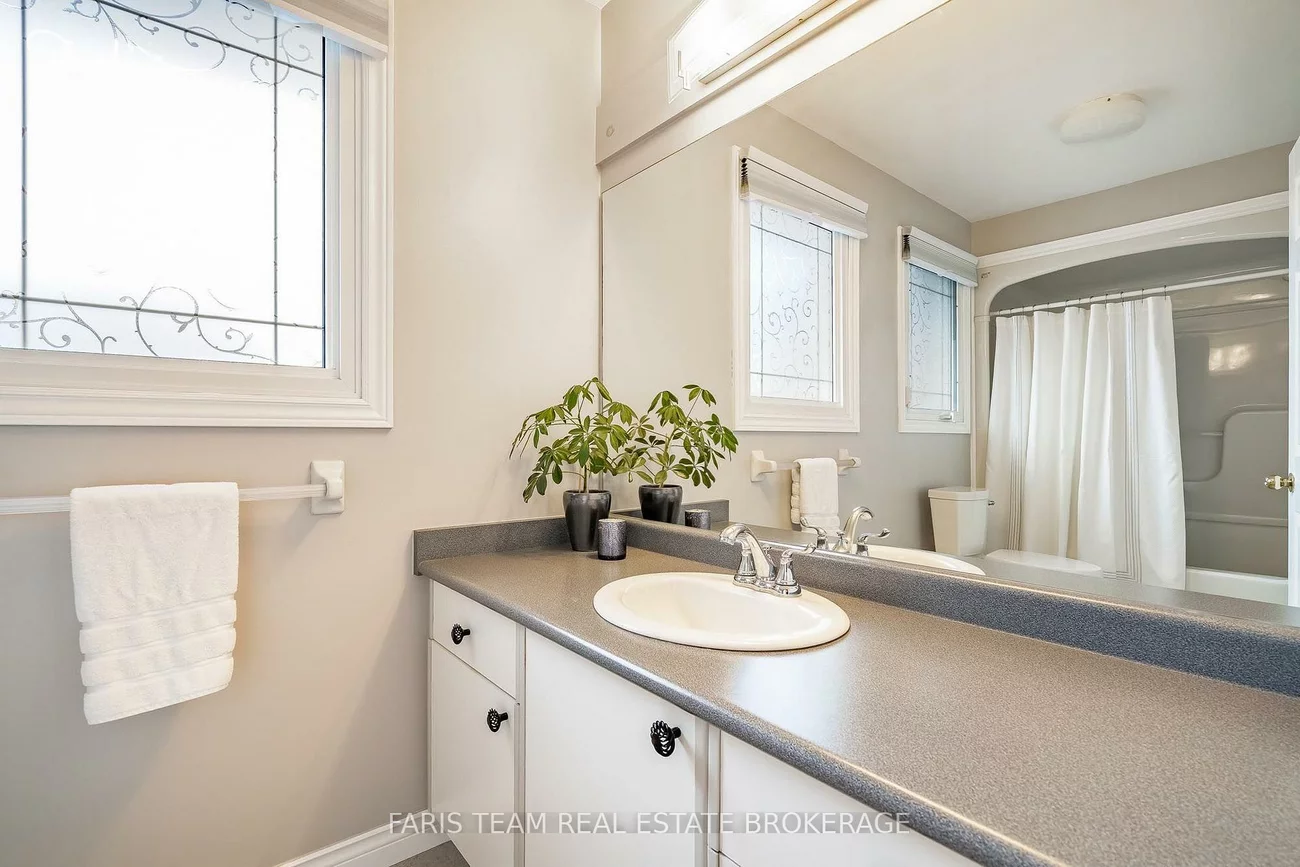 4, O'shaughnessy, Holly, Barrie