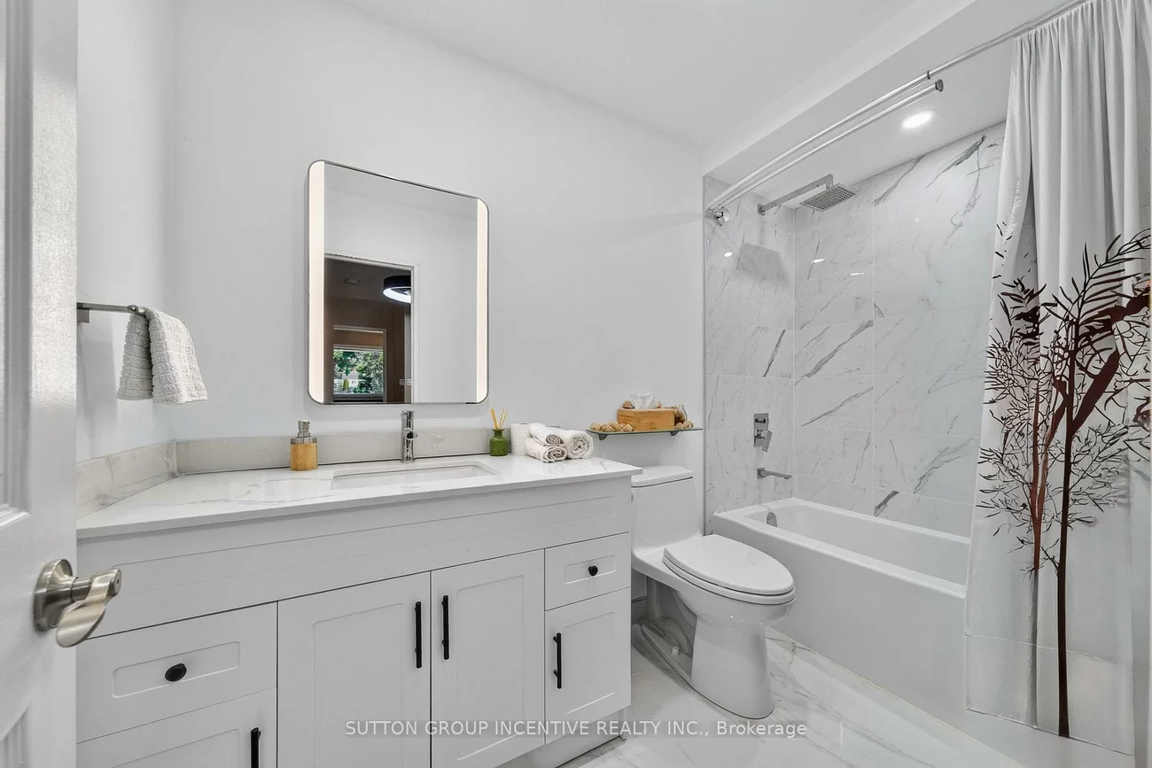 26, Fox, Letitia Heights, Barrie