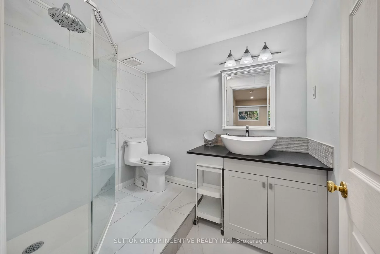 26, Fox, Letitia Heights, Barrie