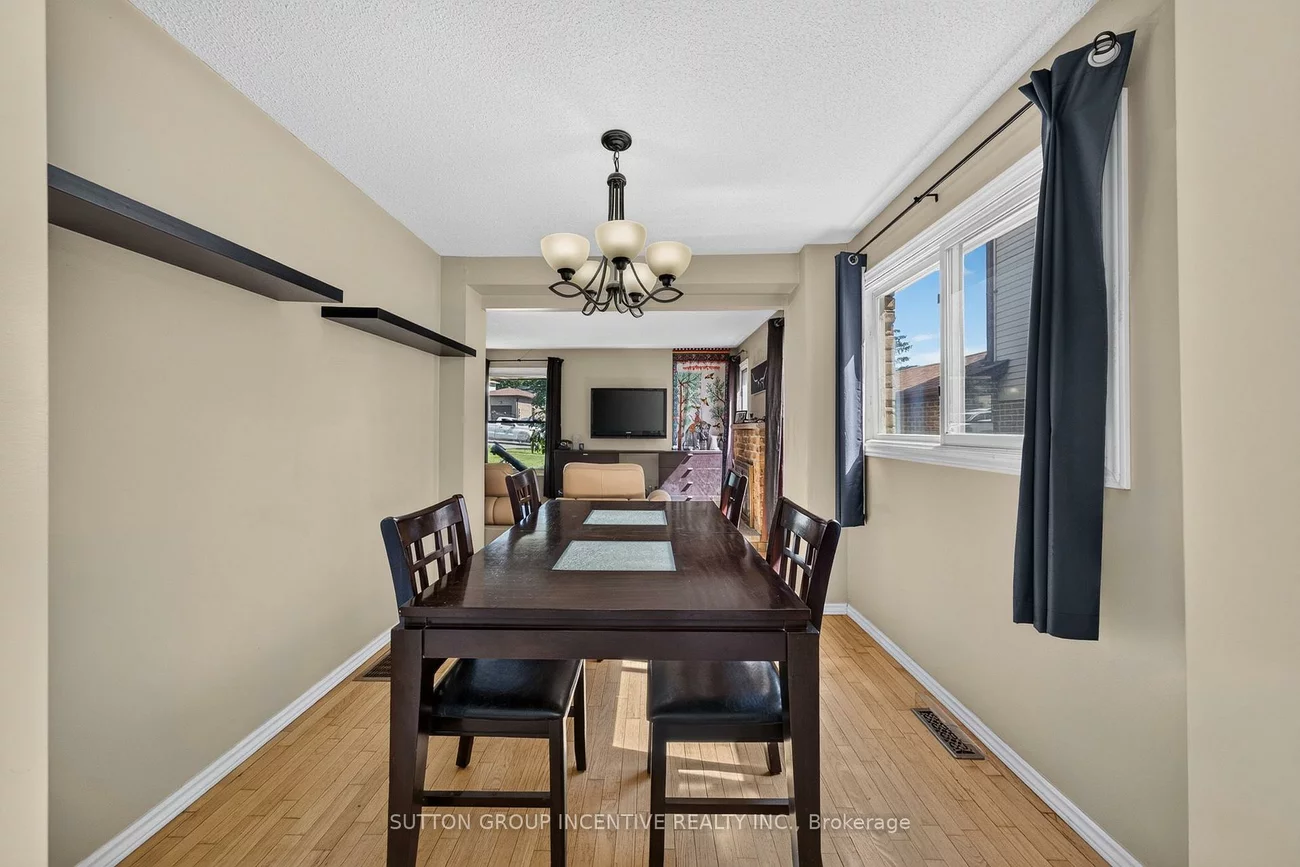 26, Fox, Letitia Heights, Barrie