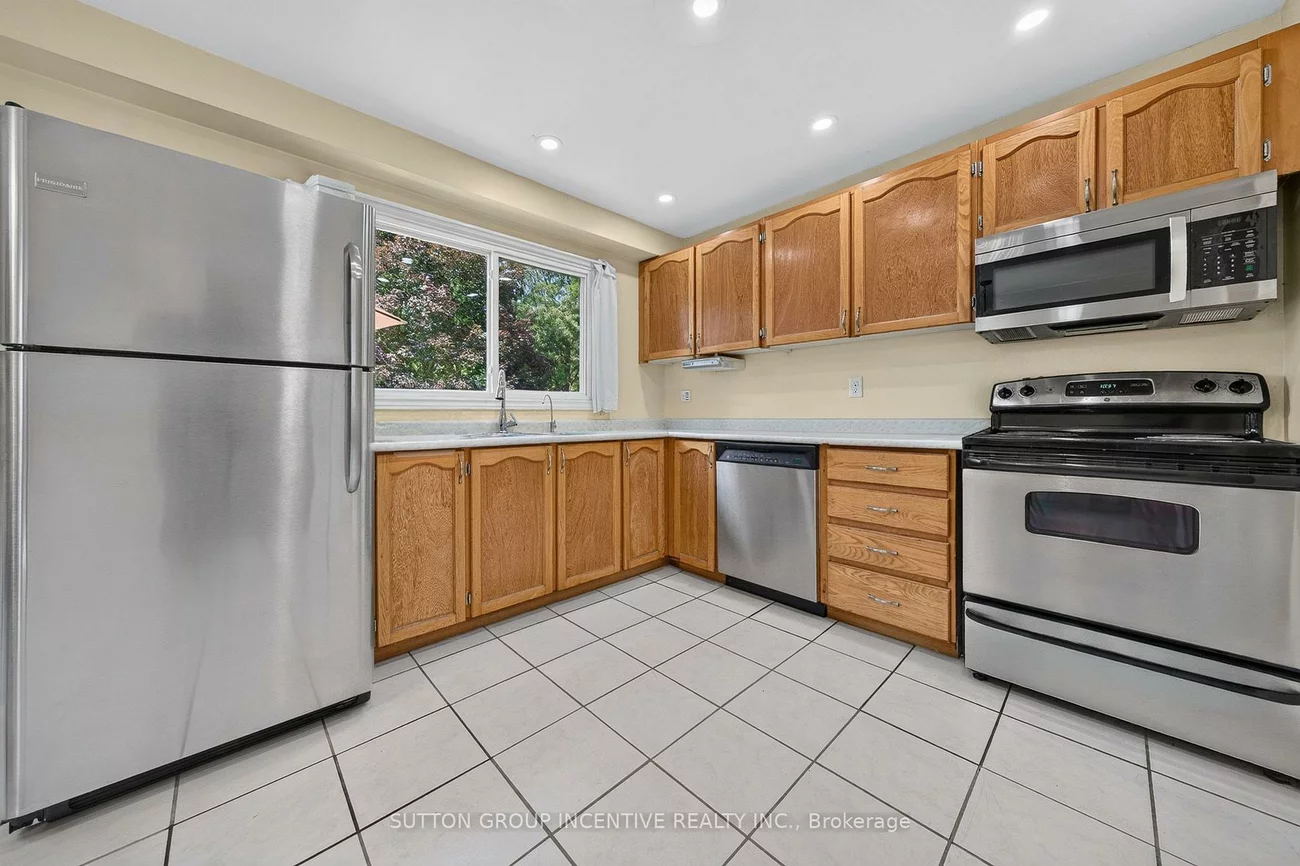 26, Fox, Letitia Heights, Barrie